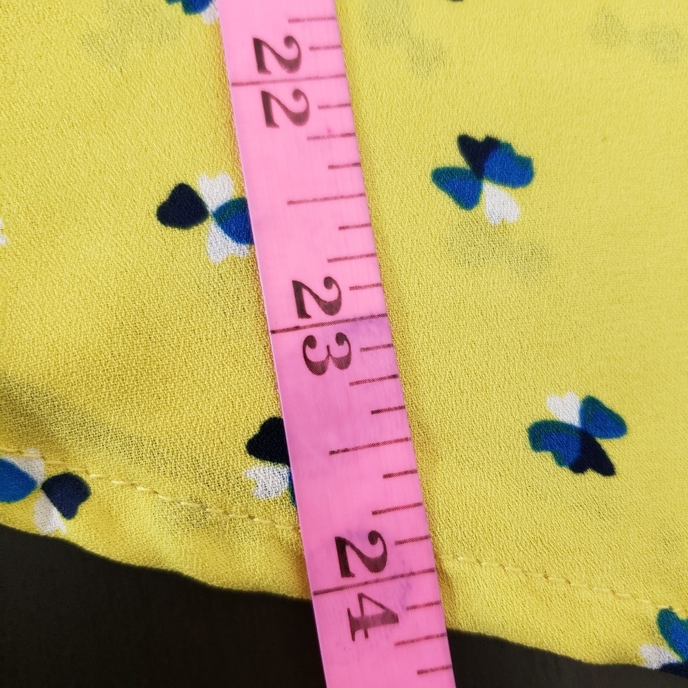 SOLD Lily White Yellow Short Sleeve Pocket Top - Picture 8 of 8